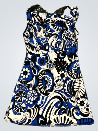 Ärmelloses Kleid mit schwarzem Spitzenbesatz und Blumendruck