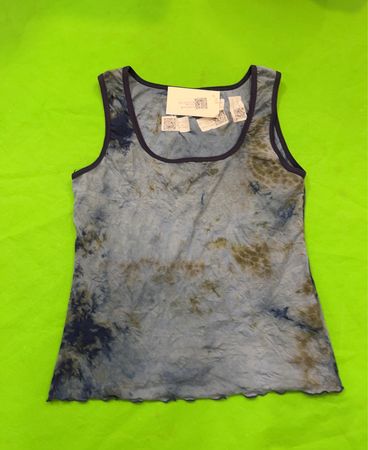 Tie-Dye-Top mit dunkelblauen Besätzen