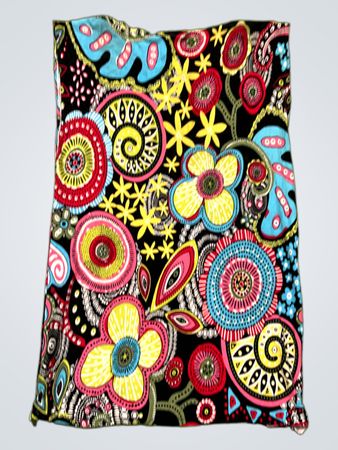 Schwarzer Stoff mit buntem Blumenmuster