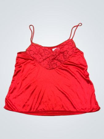 Rote Spaghetti-Top mit Spitzendetail