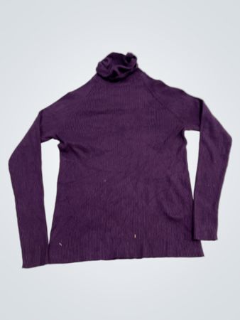 Lila gerippter Rollkragenpullover
