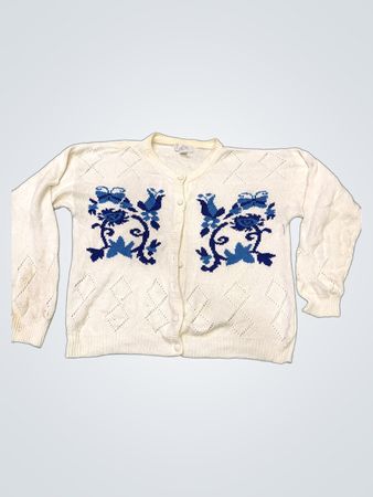 Weißer Button-Up Cardigan mit blauem Blumenmuster