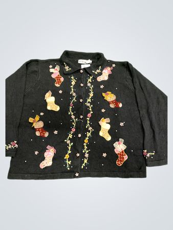 Schwarzer Knopf-Strickpullover mit Weihnachtsstrumpf-Applikationen