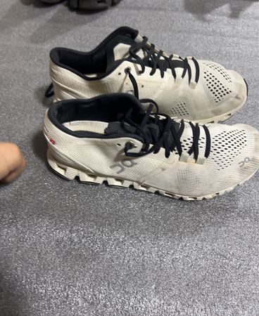 On Running Cloud Sneakers White