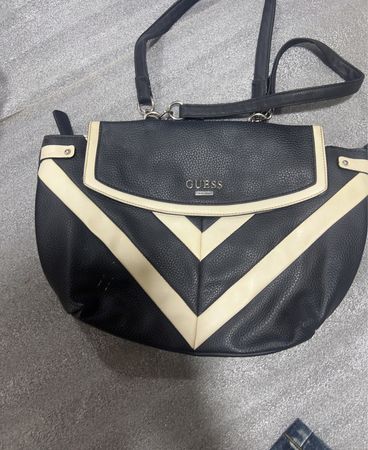 GUESS Black and Cream Shoulder Bag