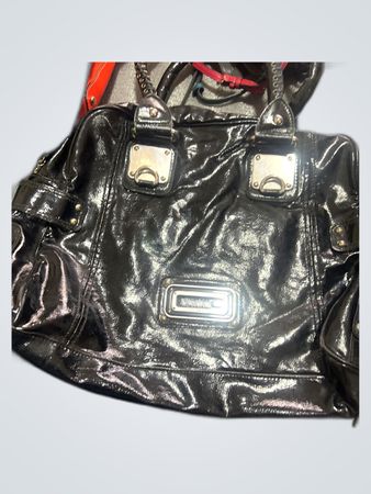 Guess Schwarze Lackleder-Tote-Bag