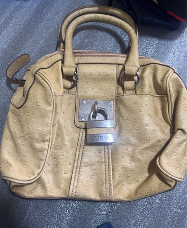 GUESS Tan Lederhandtasche