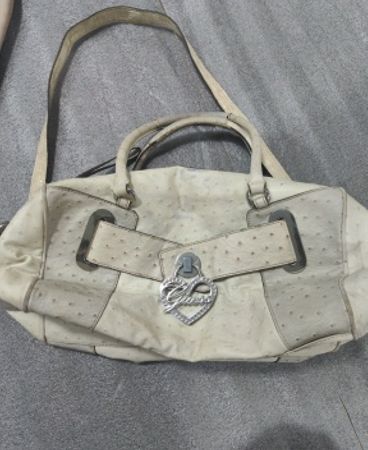 White Leather Handbag with Heart Ornament