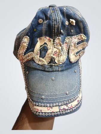 Denim-Baseballmütze mit "LOVE"-Applikation und Strasssteinen