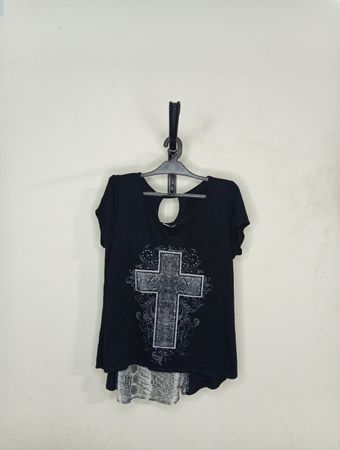 Schwarzes T-Shirt mit Kreuzgrafik und Schlangenprint-Rückenteil