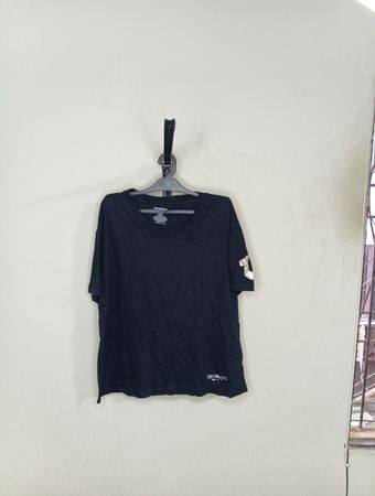 True Religion Schwarzes V-Ausschnitt T-Shirt