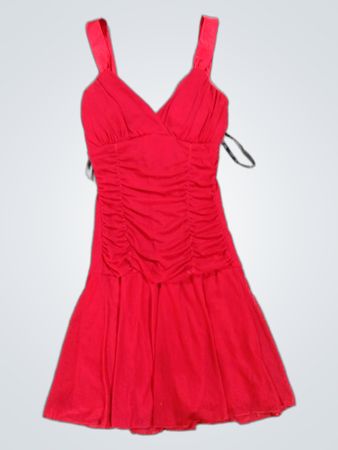 Rotes gerafftes Minikleid