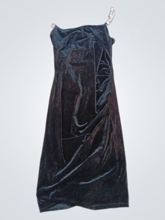 Schwarzes Samtkleid mit Kettenträgern