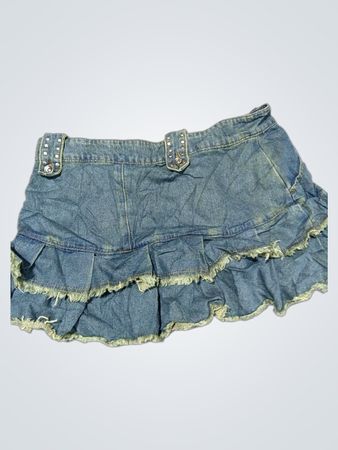 Jeansrock mit Nietenakzenten und Volantabschluss