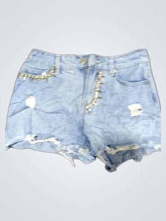Hell gewaschene Denim-Shorts mit Rissen