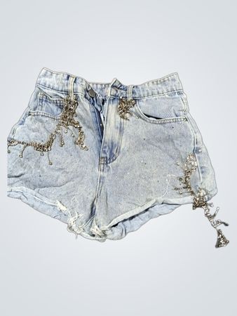 Jeansshorts mit Strassverzierungen