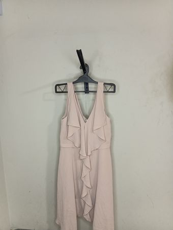 BCBGMAXAZRIA V-Ausschnitt Rüschenshirt Midi Kleid
