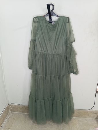 BALTIC BORN Grünes Stufen-Mesh-Maxikleid