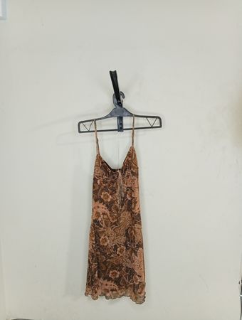 Braunes Blumendruck-Slipkleid