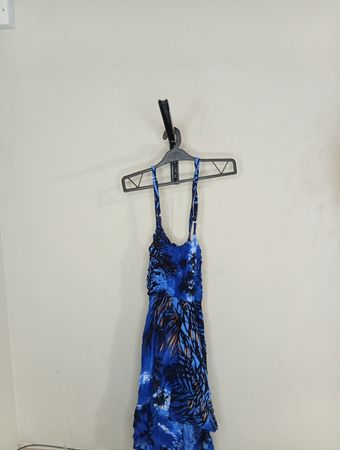Blaues Blumenmuster Sommerkleid