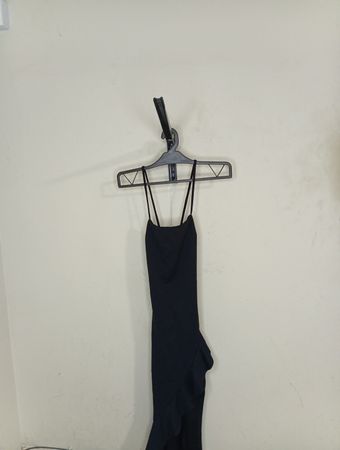 Schwarzes Spaghetti-Träger-Kleid