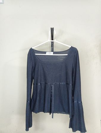 Laura Scott Schwarzes Langarmoberteil mit Ripsbanddetail