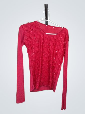 Rotes Langarmshirt mit Pailletten und Spitzenverzierungen