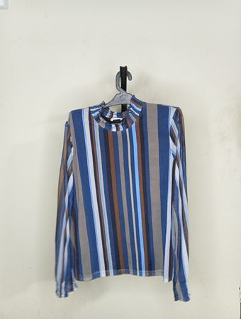 Gestreifte Bluse mit Mock-Neck und langen Ärmeln