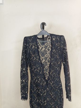 Schwarzes Spitzenkleid