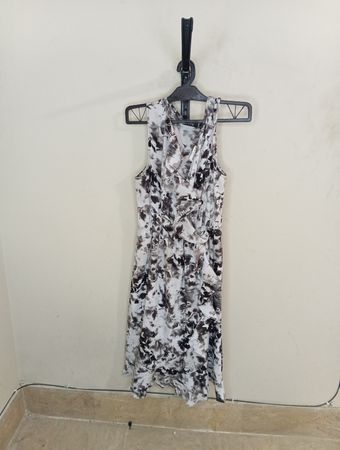 APT.9 Ärmelloses Kleid mit floralem Druck