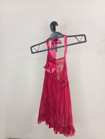 Rote Babydoll-Unterwäsche mit Spitze und Rüschen
