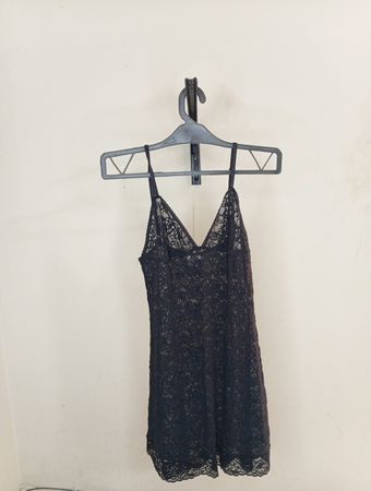 Schwarzes Spitzen-Slipkleid