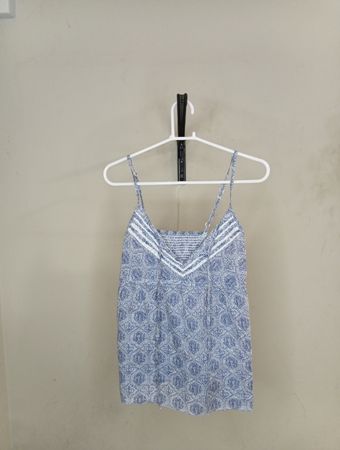 Blaue Paisley-Druck Smocked Cami