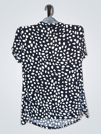Apt. 9 Damen Kurzarm V-Ausschnitt Twist-Front-Oberteil Schwarz-Weiß Punktmuster