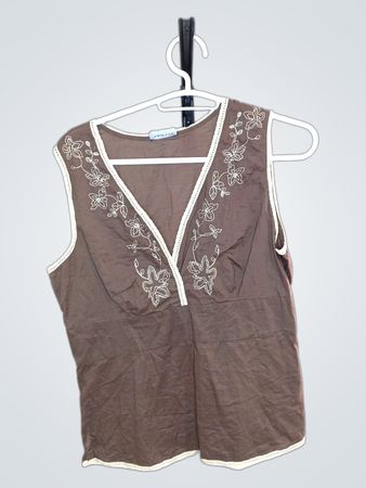 TAIFUN COLLECTION Ärmelloses Braunes Top mit Blumenstickerei