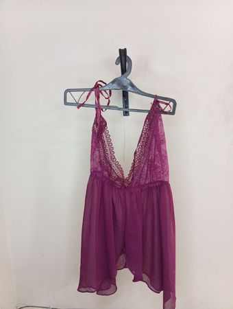 Babydoll mit lila Spitzenbesatz