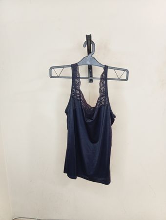 Schwarze Spitzenbesatz-Camisole