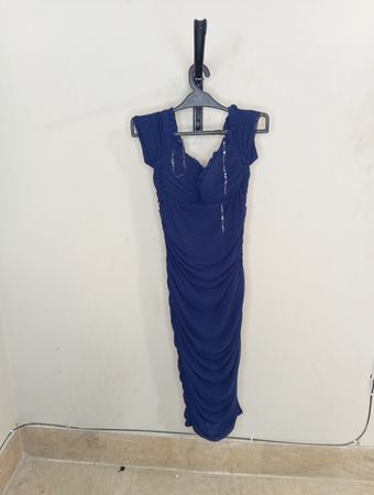 Raffiniertes dunkelblaues Kleid