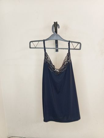 Marineblaue Spitzenborte Spaghetti-Top