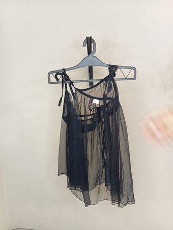 Schwarzes durchsichtiges Babydoll-Lingerie-Set