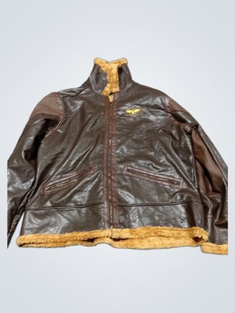 Veste en simili cuir marron avec bord en fourrure