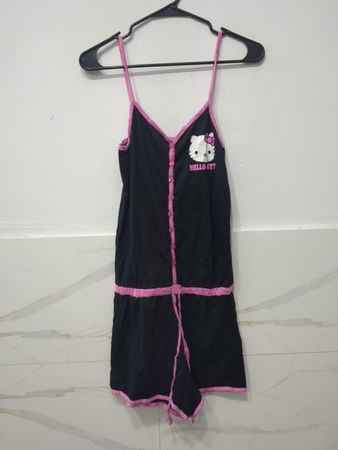 Hello Kitty schwarzes und pinkes Schlafanzugkleid