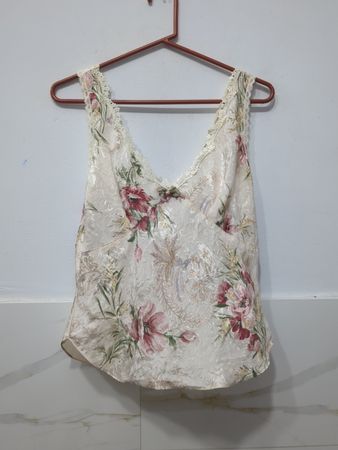 Cami mit Blumen-Spitzenbesatz