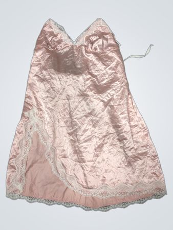 Rosa Satin-Negligékleid mit Spitzenbesatz