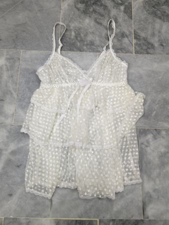 Seductive Wear by Cinema Etoile Weißes Babydoll mit Spitzenvolants und weißen Polka-Dots