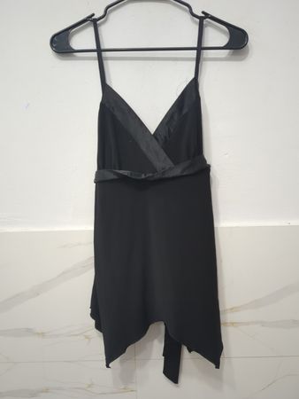 Wet Seal Schwarzes Trägerkleid