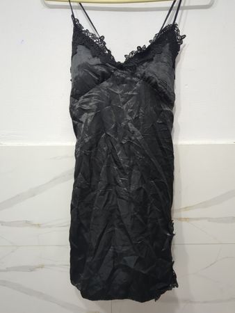 Spitzenbesetztes Slipkleid