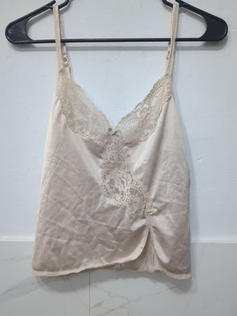 Beige Camisole mit Spitzenbesatz