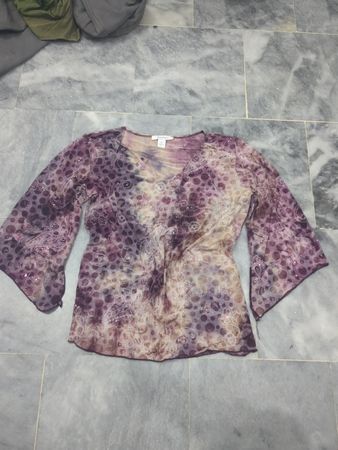 Dressbarn Women's bedruckte Bluse mit Glockenärmeln