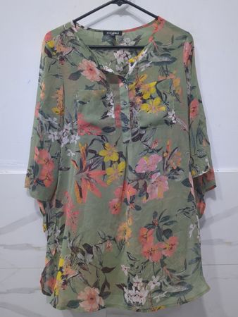 ROZ & ALI Tunika mit grünem Blumenmuster